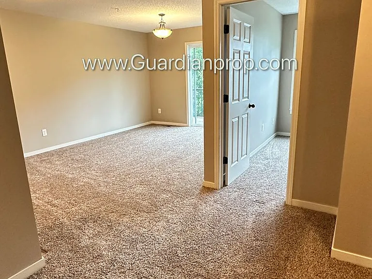 11950 Emery Village Dr N — Photo 4