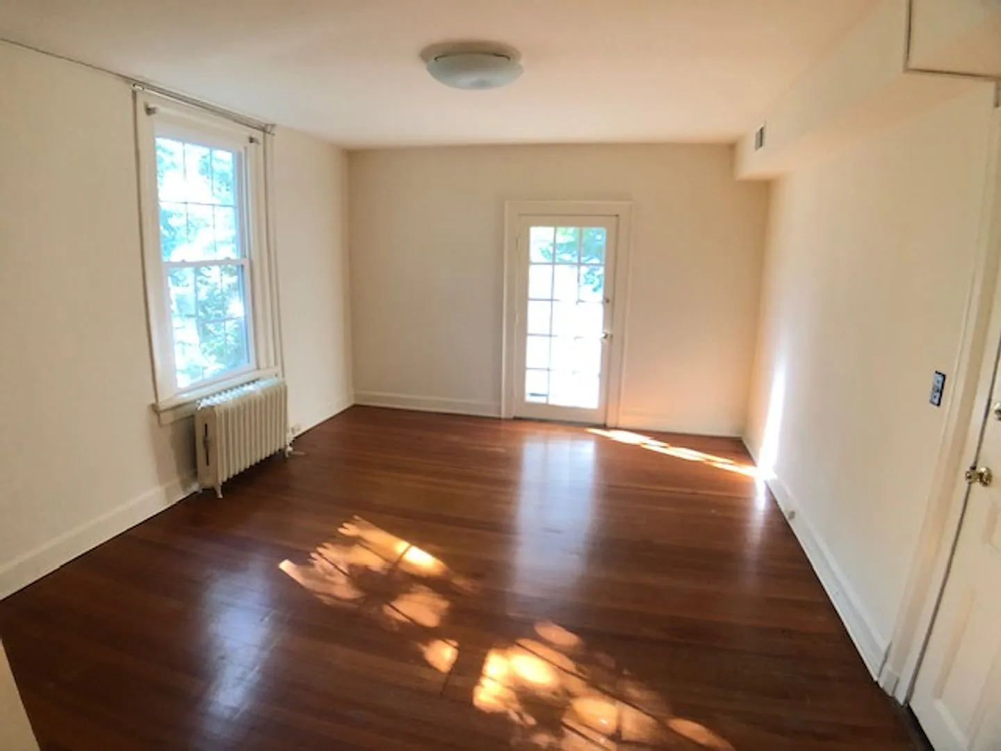 1900 Sulgrave Ave — Photo 2