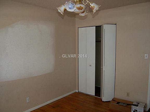 5th image of 812 N Wallace Dr