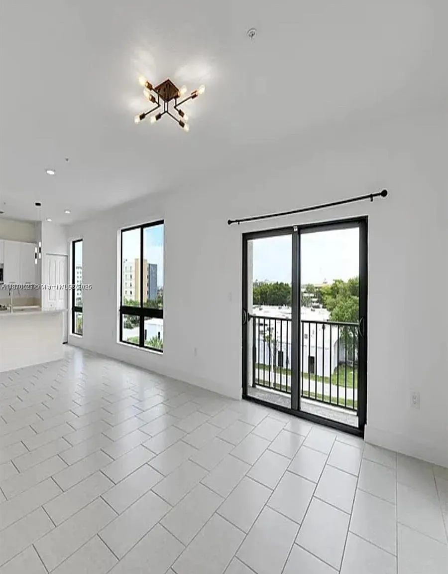 2 bed, 2.5 bath, 1124 sqft, $3,150 — Photo 3