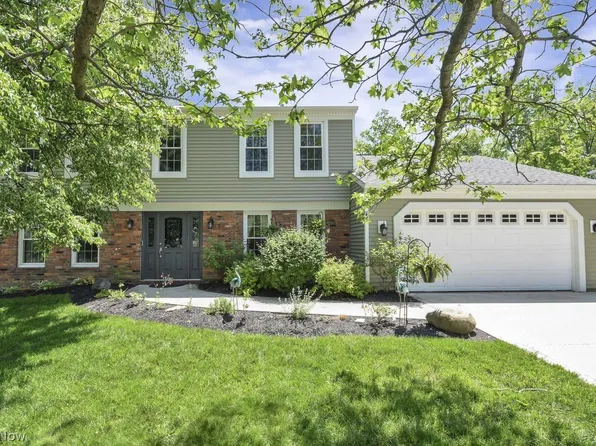 13291 Compass Point Dr, Strongsville, OH 44136