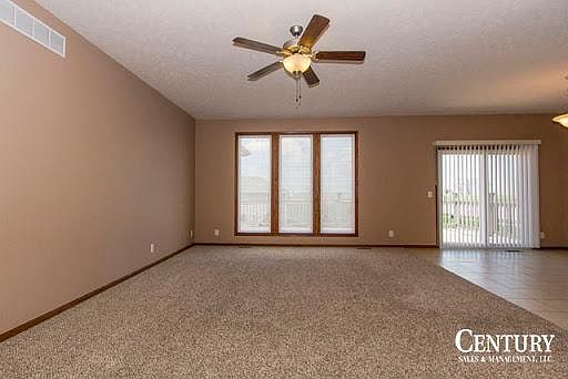 4th image of 6924 S 88th St