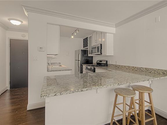 4th image of 700 E 8th St Unit 7G