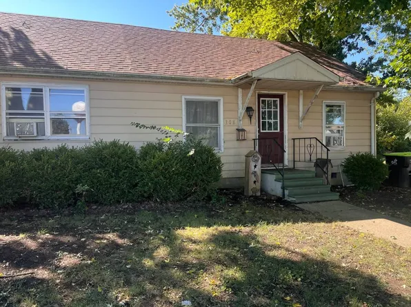 308 W Lorton St, Roodhouse, IL 62082