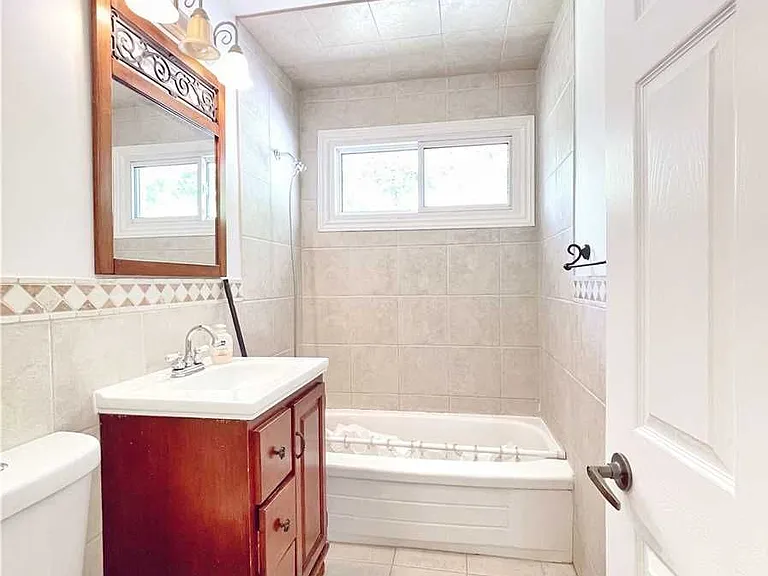 246 Horsham Ave #MAIN — Photo 11