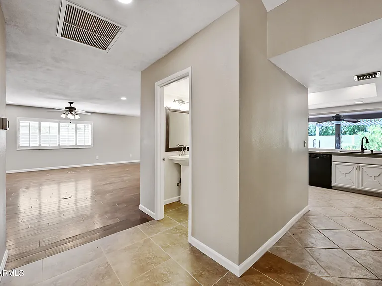 324 W Willow Ave — Photo 9