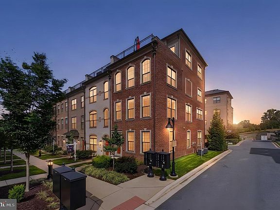 2nd image of 511 Triggerfish Dr #467