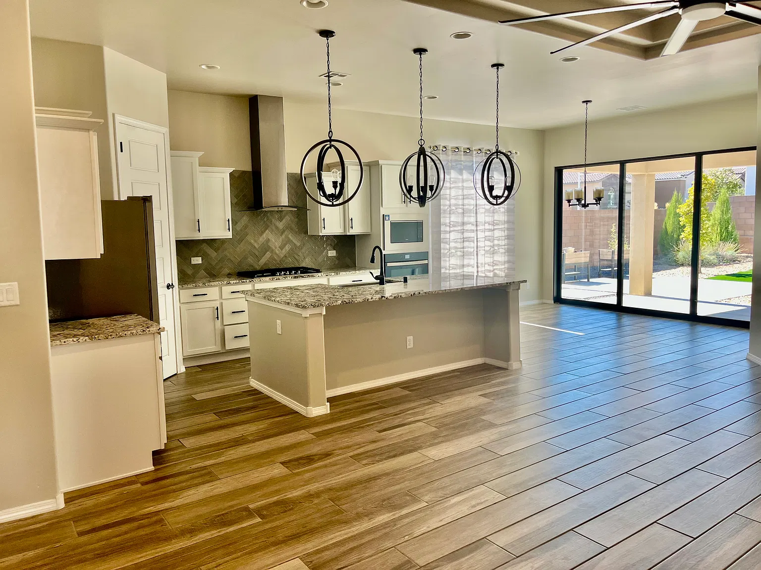 4 bed, 2127 sqft, $2,650 — Photo 3