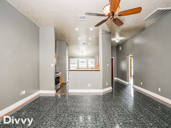 4th image of 807 Northaire Dr