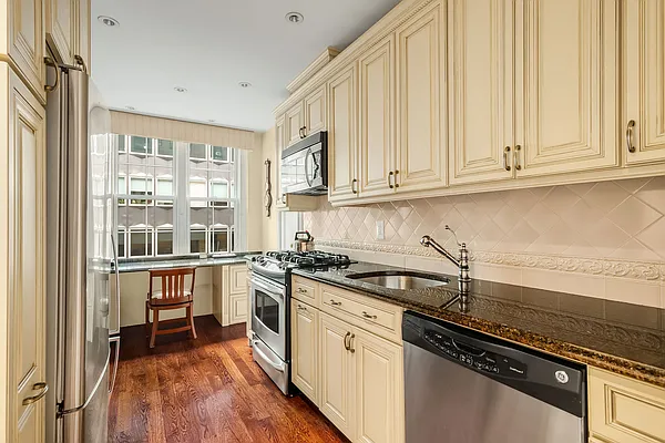 Rented by Compass | media 12