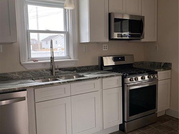 4th image of 200 Sheridan St