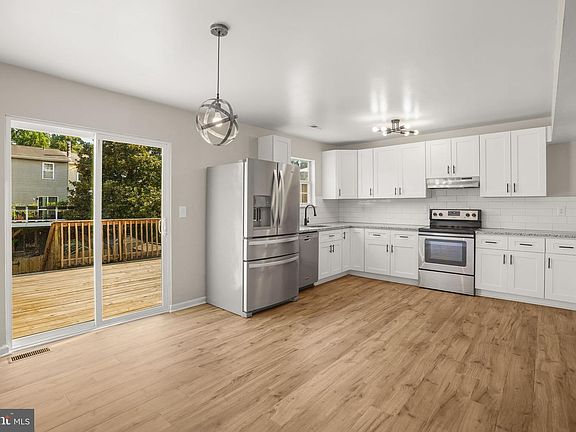 4th image of 369 Cool Breeze Ct