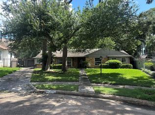214 Mignon Ln, Houston, TX 77024
