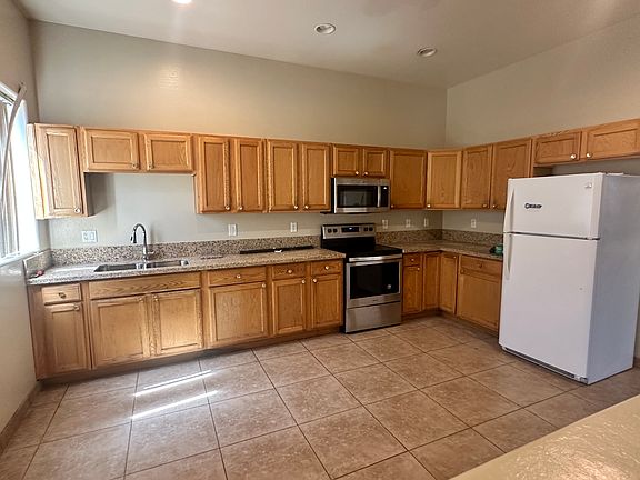 4th image of 2828 E Roeser Rd