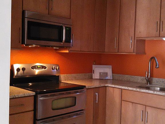 kitchen w/OTR microwave