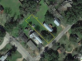 908 Cammie St, Yoakum, TX 77995