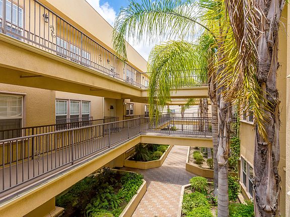 Well maintained complex