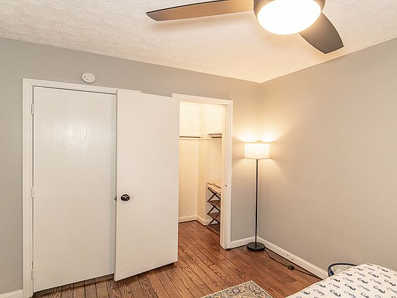 5th image of 201 3rd St APT 4