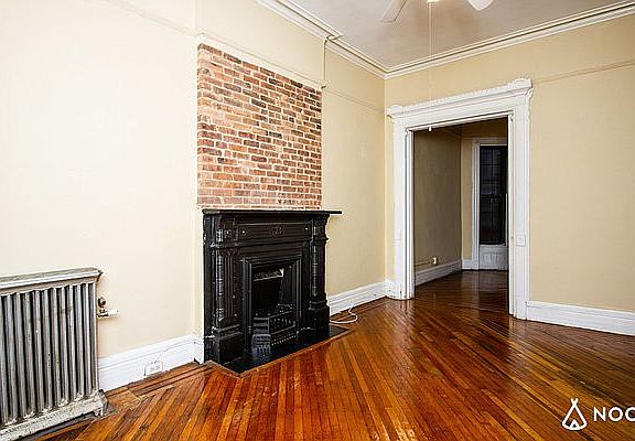 3rd image of 159 Willoughby St APT 1A