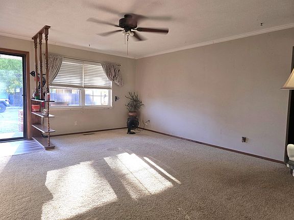 5th image of 210 N Glenwood Dr