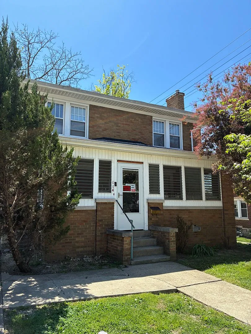 Charming 5 bedroom House - Available August 2027! — Photo 2