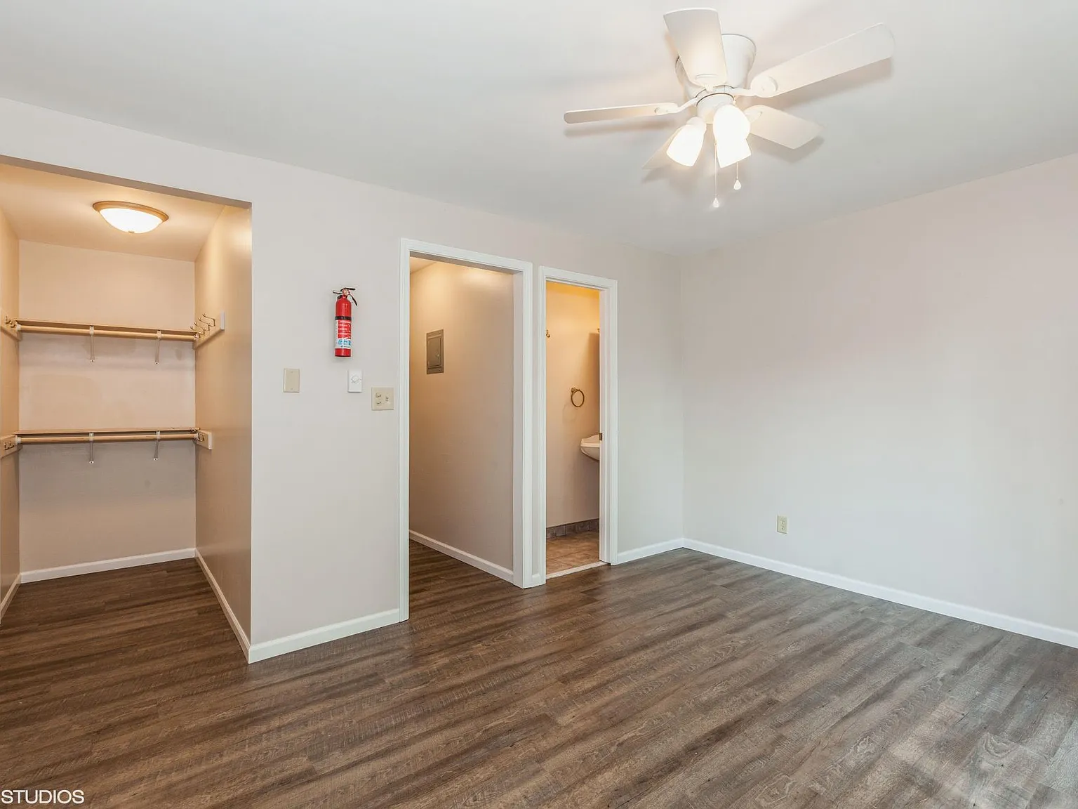 821 N Gladstone Ave — Photo 1