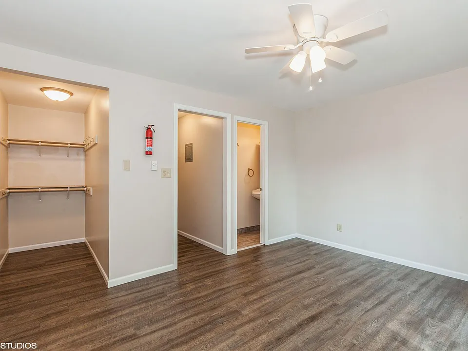 821 N Gladstone Ave #4