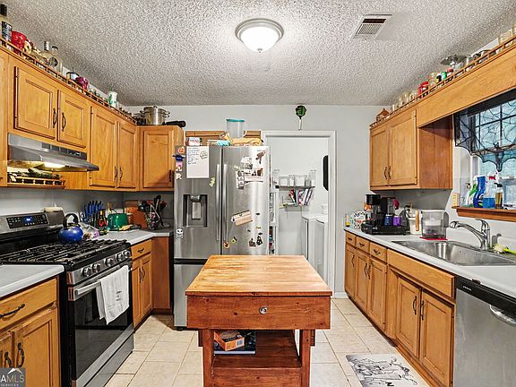 5th image of 205 Woodcrest Dr