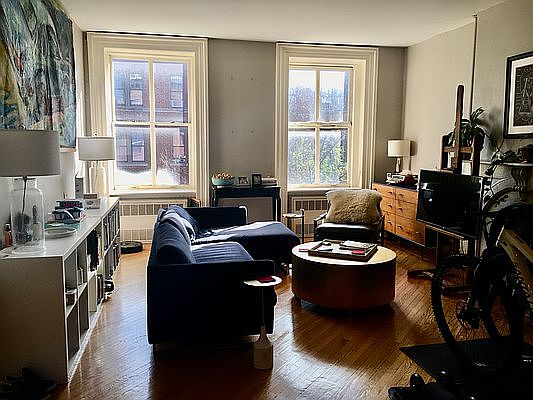 3rd image of 50 Willow St APT 3
