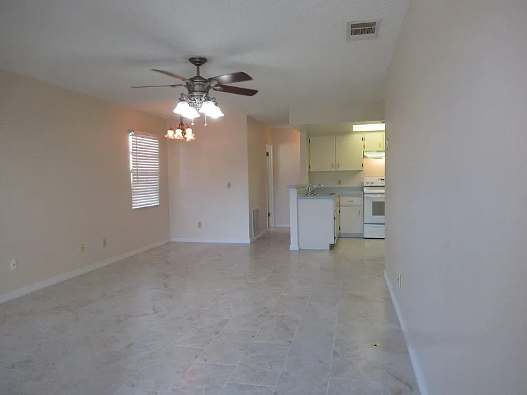 127 Sunnyside Dr — Photo 3