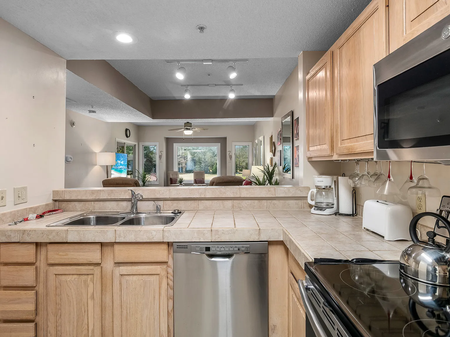 2 bed, 1250 sqft, $1,800 — Photo 1