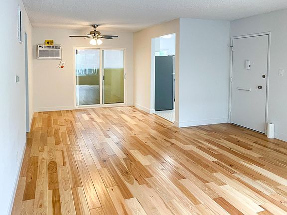 3rd image of 16655 Vanowen St #7