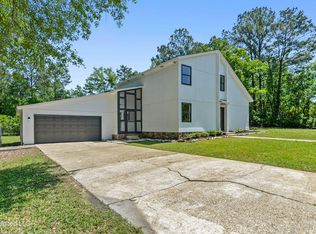 1226 King Henry Dr, Ocean Springs, MS 39564