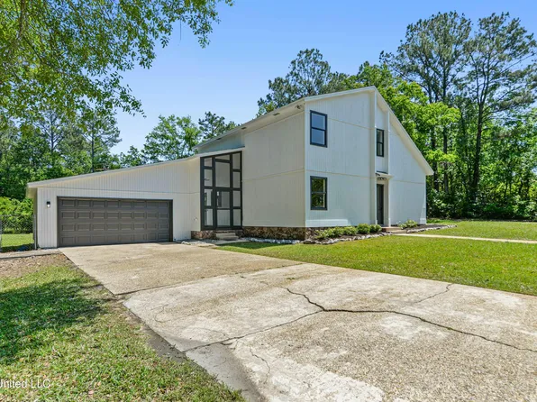 1226 King Henry Dr, Ocean Springs, MS 39564