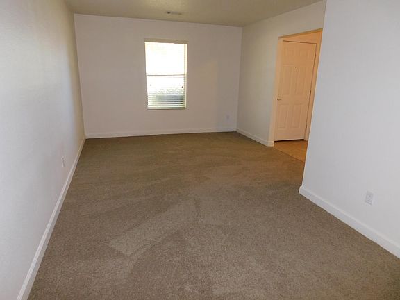 5th image of 79 Skystone Ct