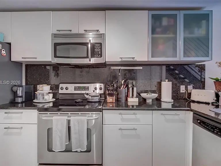 3339 Virginia St #323 — Photo 11