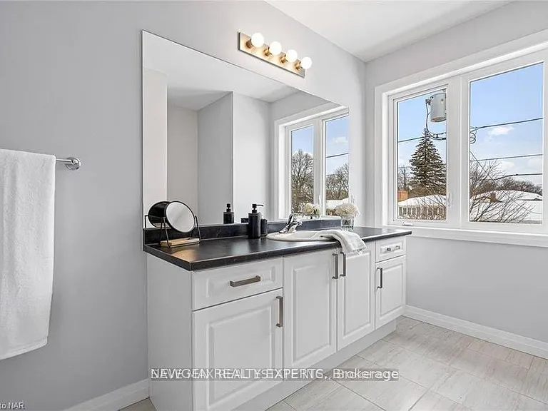 4855 Pettit Ave — Photo 20