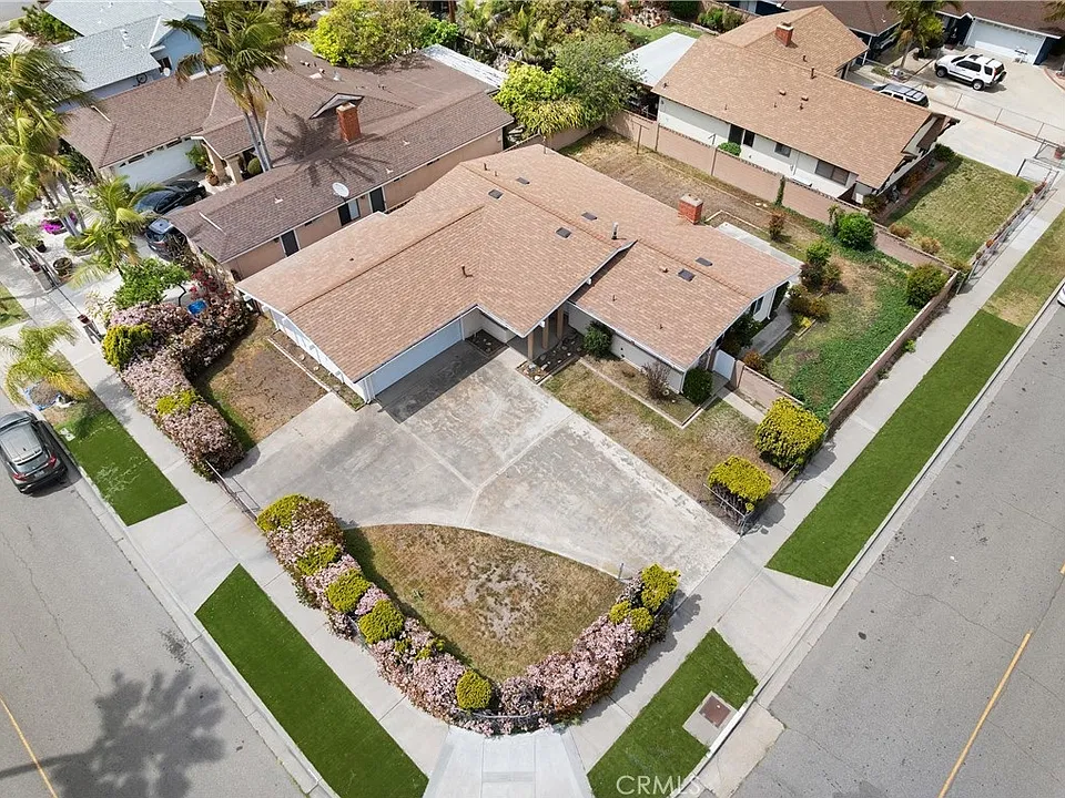 8751 Oasis Ave