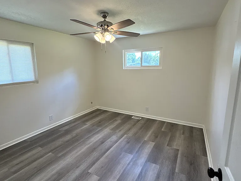 110 S Stovall St — Photo 5