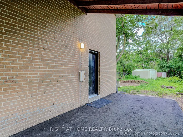 22 Gleneagle Cres — Photo 27