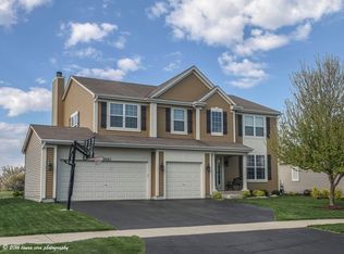 9885 Berkshire Ln, Huntley, IL 60142