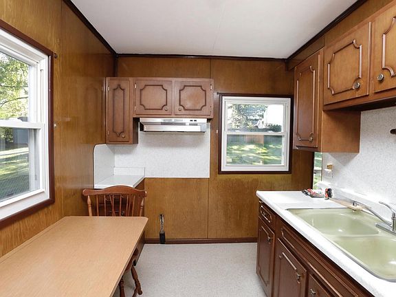 4th image of 926 Marcellus Dr