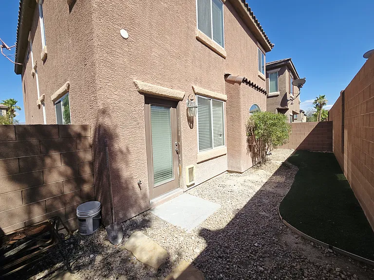 8237 Brilliant Pompon Pl — Photo 10