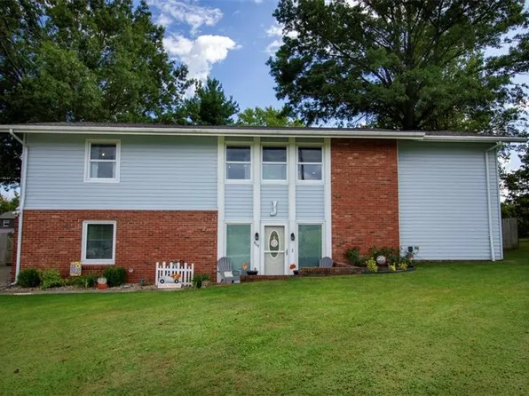 906 Clinton Rd, Paris, IL 61944