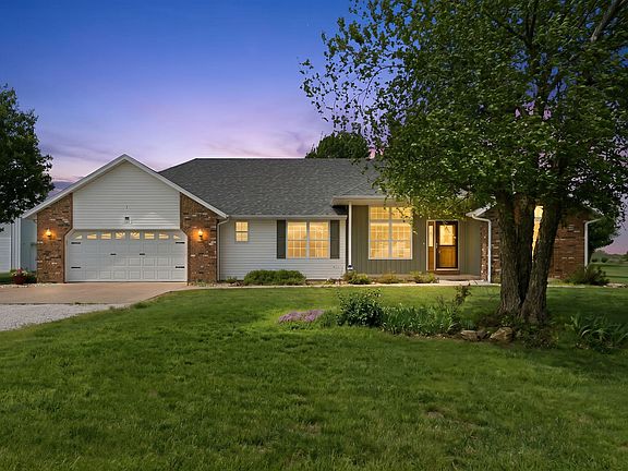 2nd image of 125 Hog Creek Road