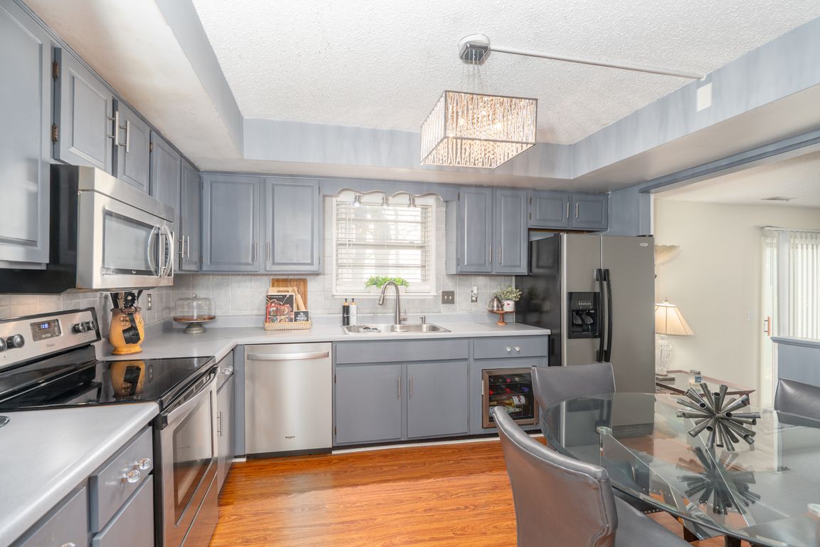 next background image