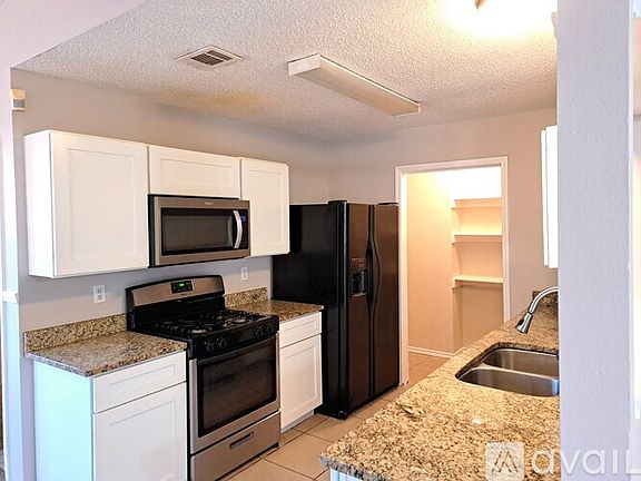 4th image of 5205 Whitehaven Dr