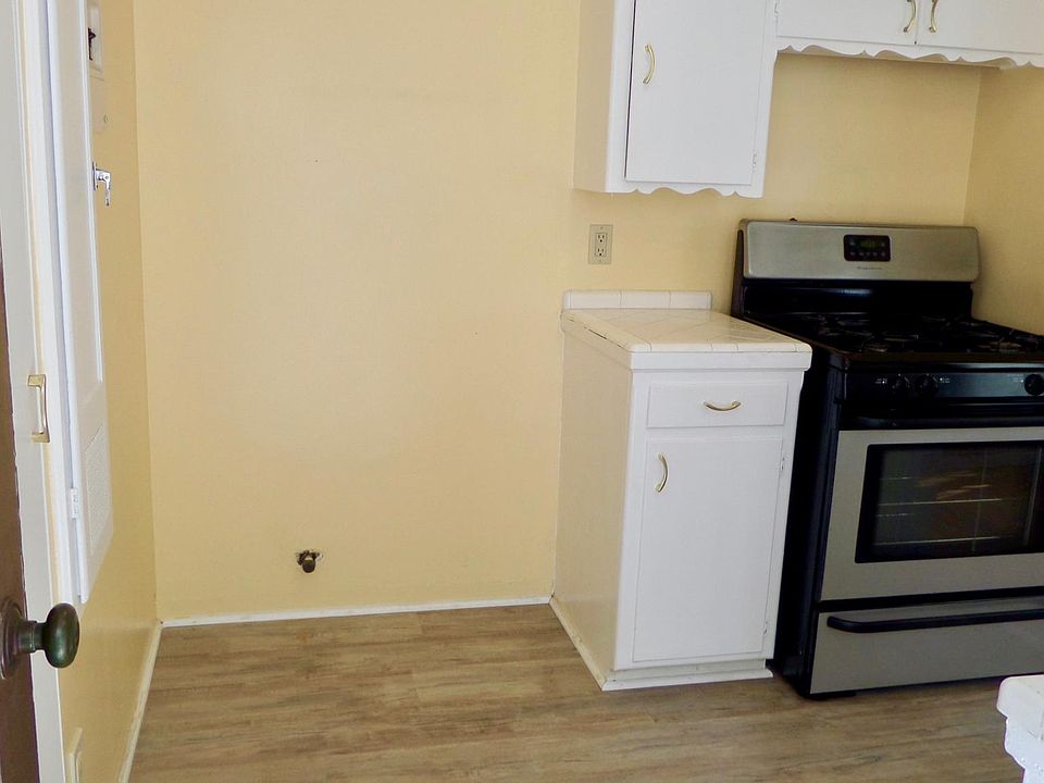 1st image of 1114 E Glenoaks Blvd
