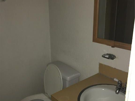 4th image of 1016 Ronstan Dr