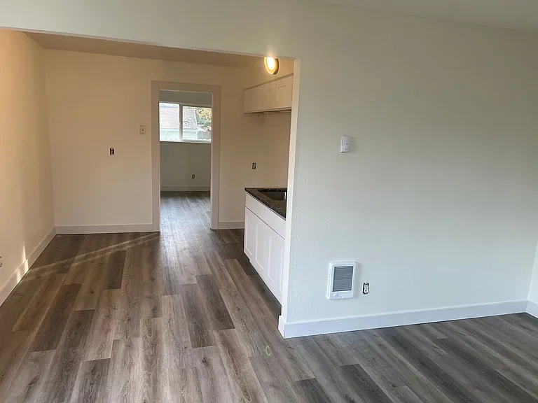 2409 E Mill Plain Blvd — Photo 4
